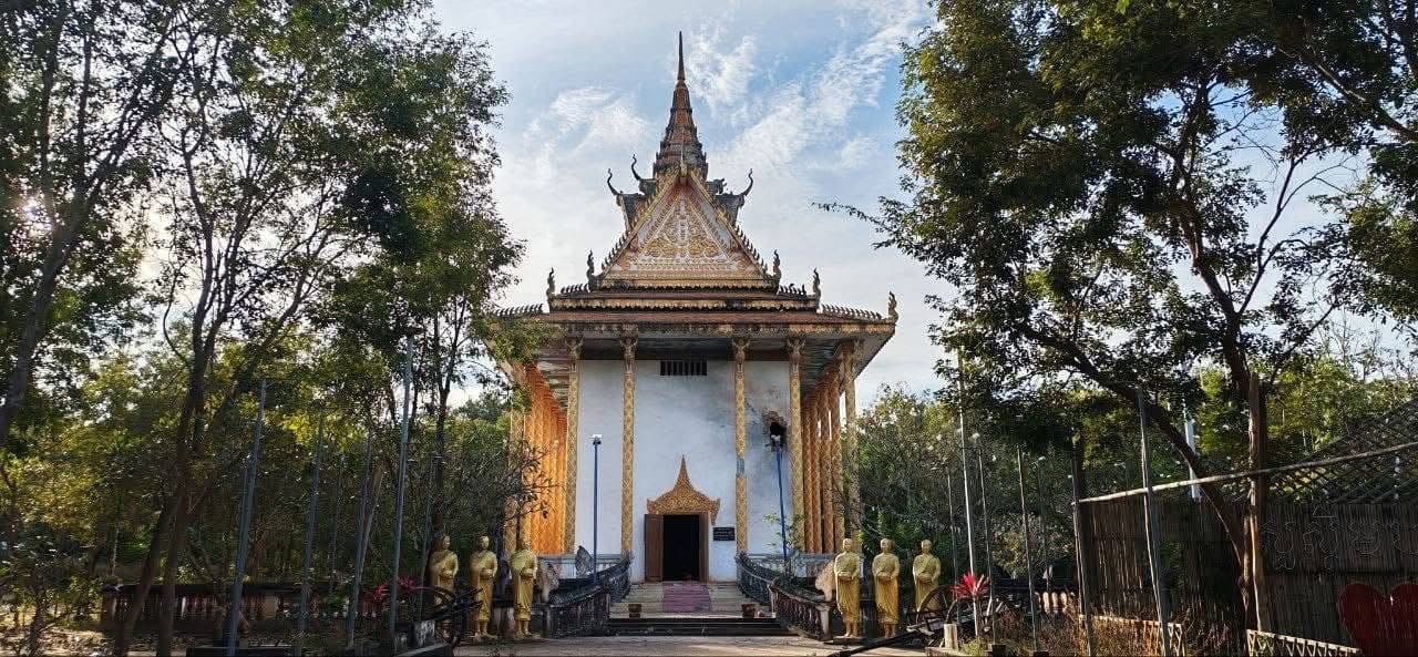 Thai soldiers destroyed buddhist pagoda