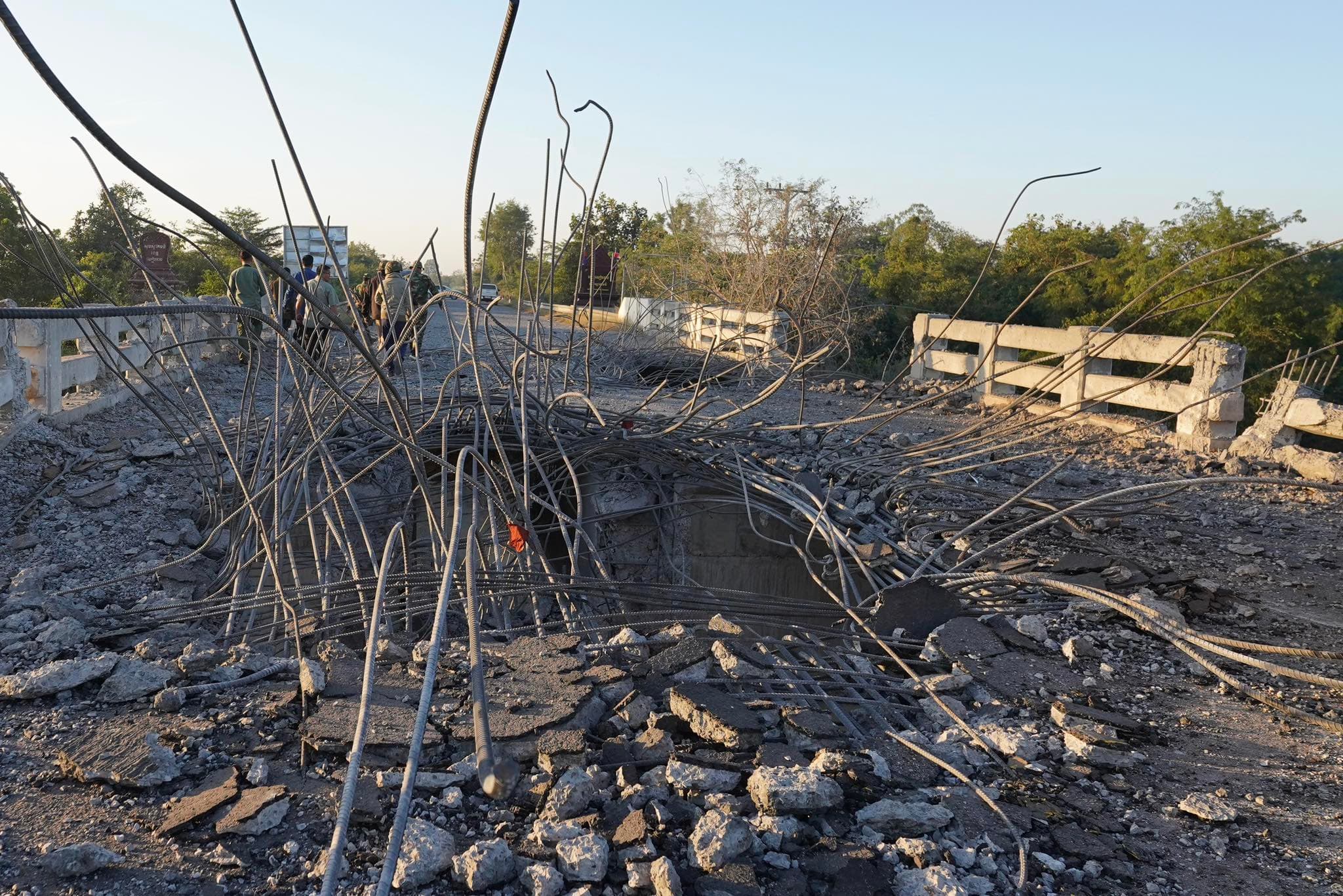 Thai soldiers destroyed bridges